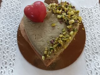 Cremoso pistacchio e nocciola a forma di cuore  vegana