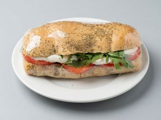 Panino con pomodoro e mozzarella