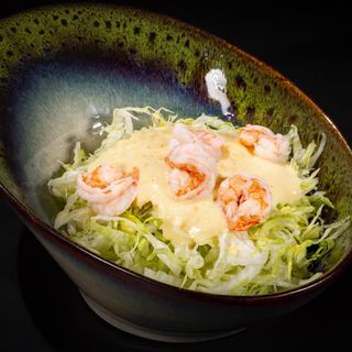 24. Insalata con gamberi e salsa giapponese