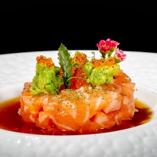 32. Tartare sake avocado