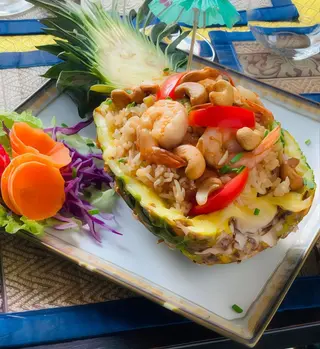 6. Khao pad Sapparod