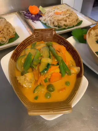 2. Gaeng pa-naeng muu - Curry thai