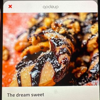 Conetti fritti cioccolat e noccioline sbriciolate