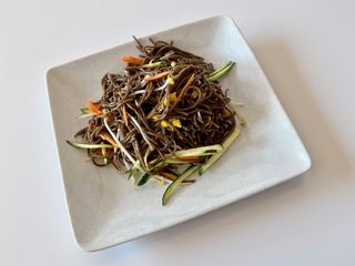 214A - Spaghetti soba con gamberi