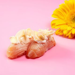 53. Nigiri sake flambe mandorle