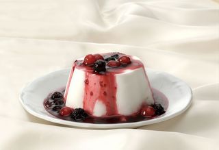 Pannacotta con frutti di bosco