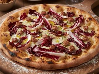 Pizza con radicchio e salsiccia