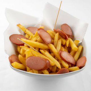 Patate fritte con wurstel