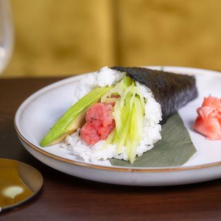 Temaki di tonno con avocado e cetrioli