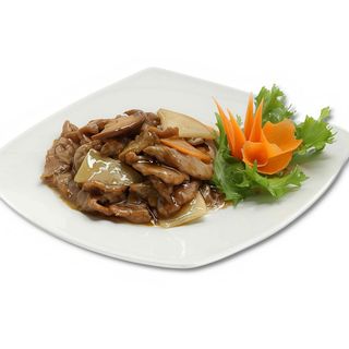 Manzo saltato con bambù e funghi