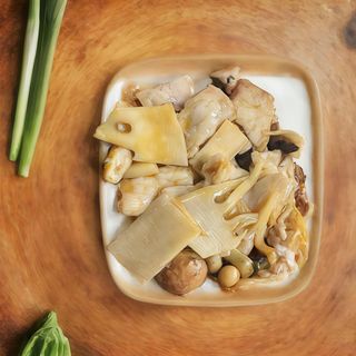 76 - Maiale con bambù e funghi