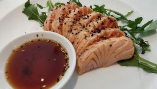 610 - Salmon tataki - 7 pezzi
