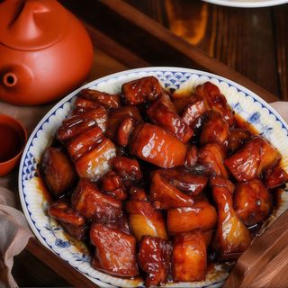 Pancetta di maiale con tou-fu secca alla terracotta 红烧肉