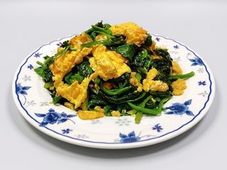 Spinaci saltati con l’uovo 菠菜炒鸡蛋