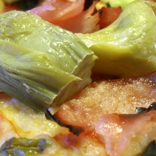 Pizza prosciutto crudo parma e carciofi 