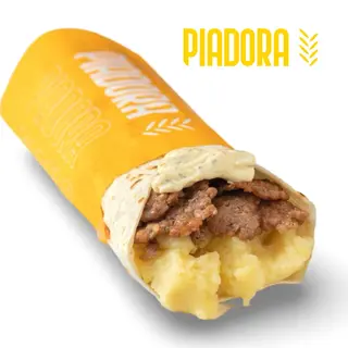Salsiccia alla piastra, patate bollite e salsa tartara