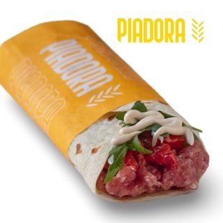 Salsiccia cruda piemontese, rucola, pomodorini secchi e salsa tonnata