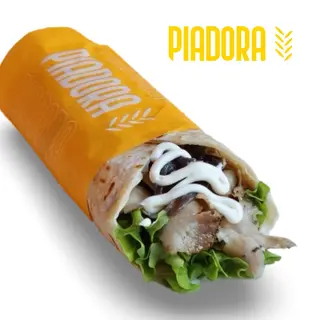 Porchetta, lattuga, cipolle caramellate e maionese