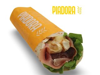 Prosciutto crudo, brie, lattuga e marmellata di fichi