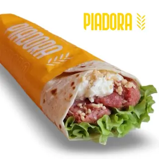 Salsiccia cruda piemontese, stracciatella, lattuga e granella di nocciole