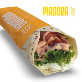 Würstel, prosciutto cotto, stracchino, lattuga e salsa rosa