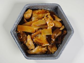 Pollo con Bambù e Funghi