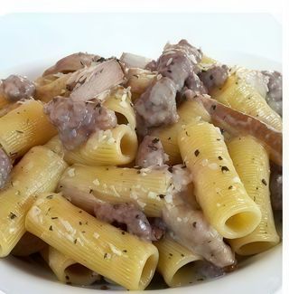 Rigatoni funghi e salsiccia
