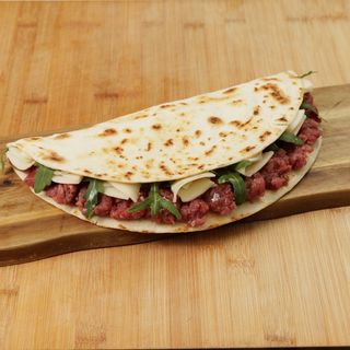 Salsiccia tipo Bra , stracciatella , olive taggiasche, rucola