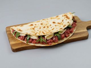 Salsiccia tipo Bra, caciotta romagnola, olio evo , rucola