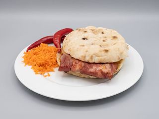 Svinjski suvi vrat (salse e insalate a scelta)