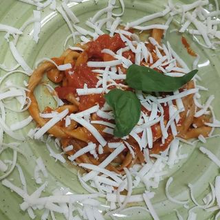 Sagne ncannulate con scattariciati e cacio