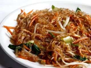 Spaghetti di soia con verdure