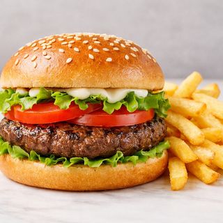 Hamburger Classico con Patatine Fritte