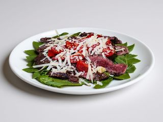 Tagliata grana, rucola, pomodorini