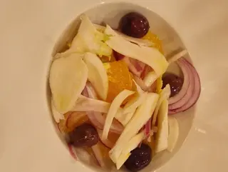 Insalata di arance e finocchi con capperi e cipolla