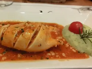 Calamaro ripieno C.B.T. con salsa di crostacei