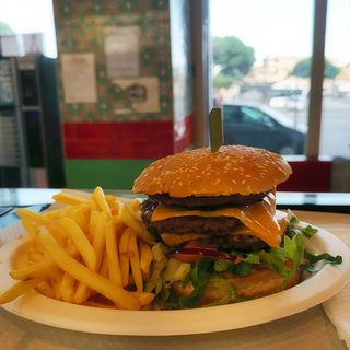 Menu triple beef burger