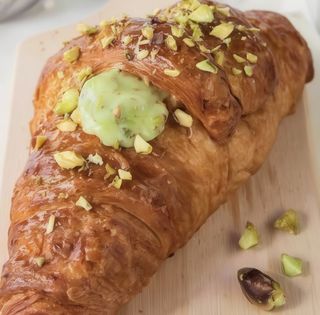 Cornetto al pistacchio e cioccolato fondente