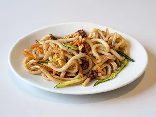 88 Udon con vitello e verdure