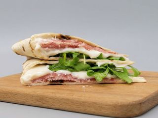 Spianata piccante calabra, squacquerone di Romagna e rucola