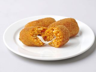 Supplì con pomodoro e mozzarella