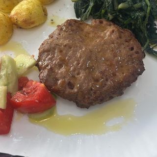 Combo Burger: 2 hamburger della casa+patatine +salse e Coca-Cola omaggio