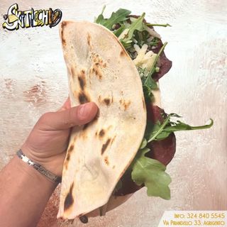 Bresaola, rucola e scaglie