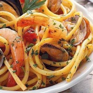Udon con gamberi e verdure