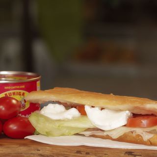 Vegetariano con tonno más medio