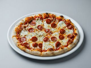 Pizza rossa wurstel