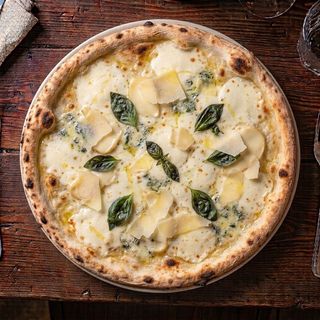 Pizza 4 formaggi