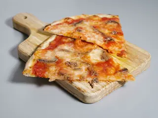 Pizza Napoli al piatto