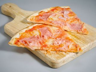 Pizza prosciutto cotto al piatto