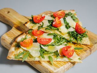Pizza rucola al piatto